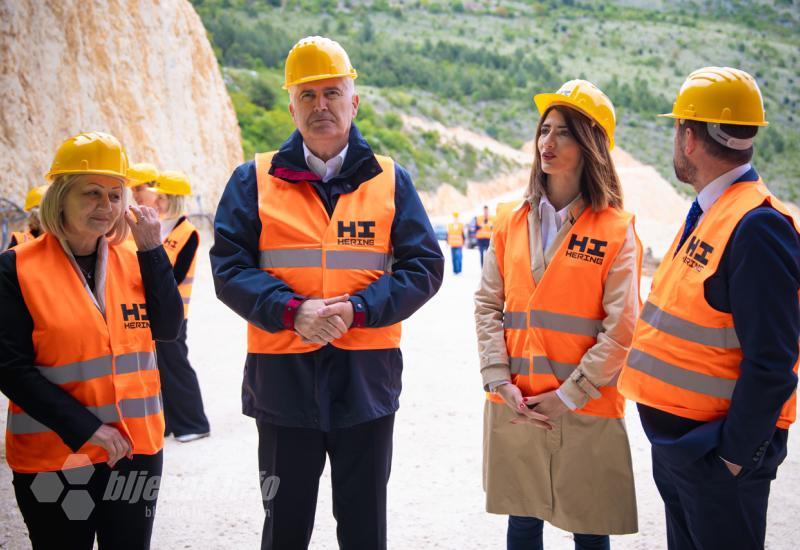 FOTO / VIDEO | Službeno probijen tunel Novi - ''prevažan projekt za Mostar, neće više biti gužvi''